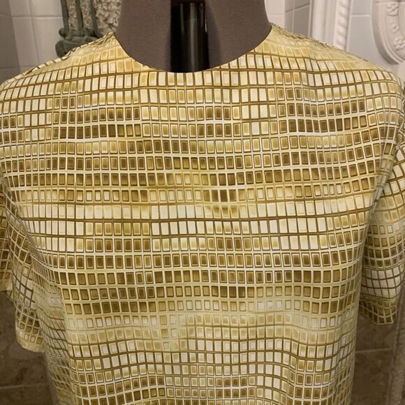 Ashley Stewart. Size 14W. Short Sleeve Shell Top. Keyhole Closure. B95. - Picture 3 of 5